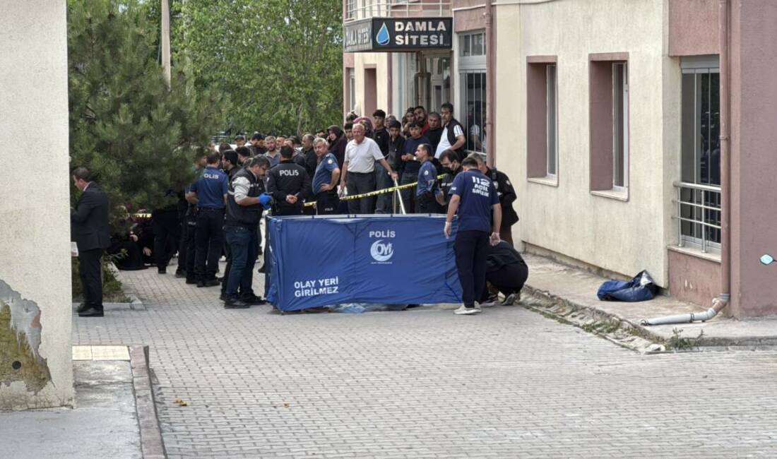 10. kattan düşen genç öldü Niğde'de bir apartmanın 10. katından düşen genç hayatını kaybetti.