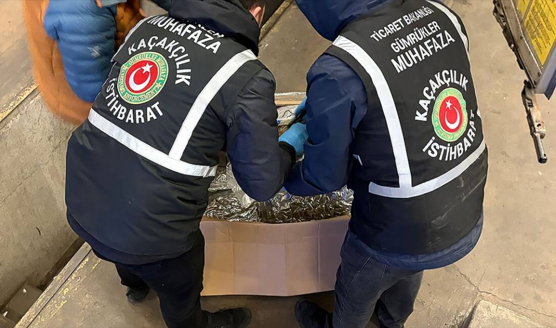 Gümrükler Muhafaza ekipleri zehir tacirlerine göz açtırmadı Gümrükler Muhafaza ekipleri, Mersin Limanı ve Ağrı'da Gürbulak Gümrük Kapısı'nda