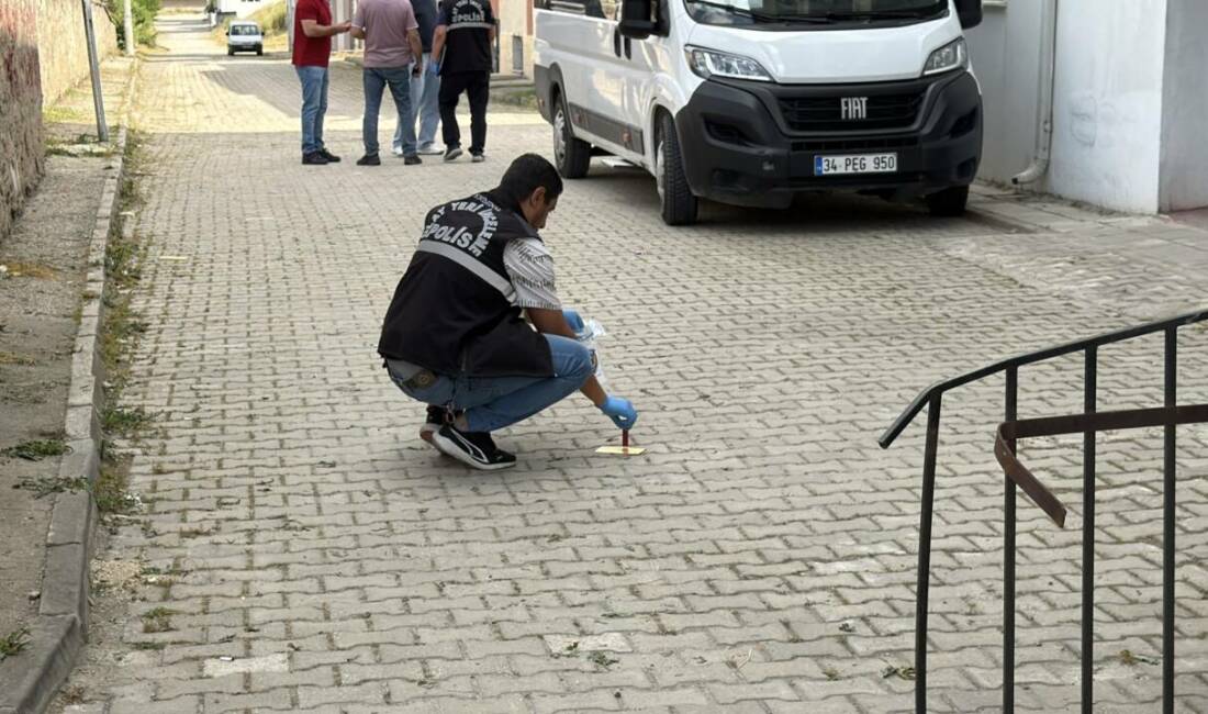 Çıkan silahlı kavgada 1 kişi yaralandı Eskişehir’in Odunpazarı ilçesinde husumetli kişiler arasında çıkan tartışmada 1 kişi