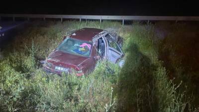 Ankara - Konya kara yolunda şarampole devrilen otomobildeki 3 kişi