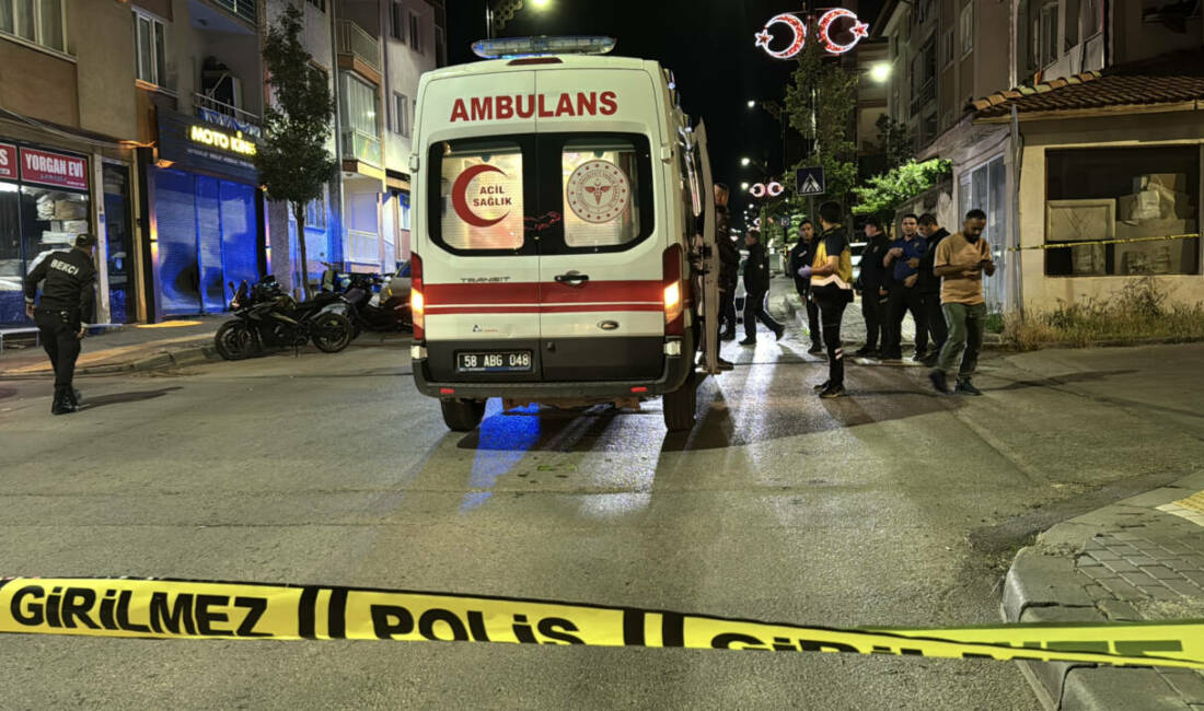 Bıçaklı kavgada 4 kişi yaralandı Sivas'ta iki grup arasında çıkan bıçaklı kavgada 4 kişi yaralandı.