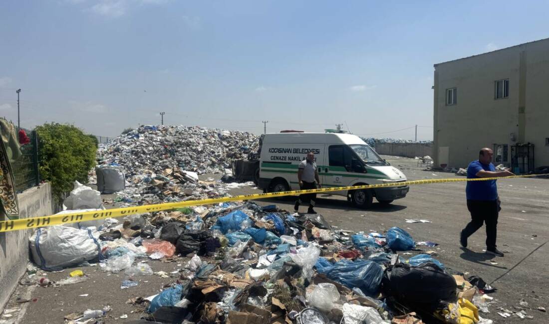 Kayseri'nin Kocasinan ilçesinde bir geri dönüşüm tesisinde kepçenin altında kalan