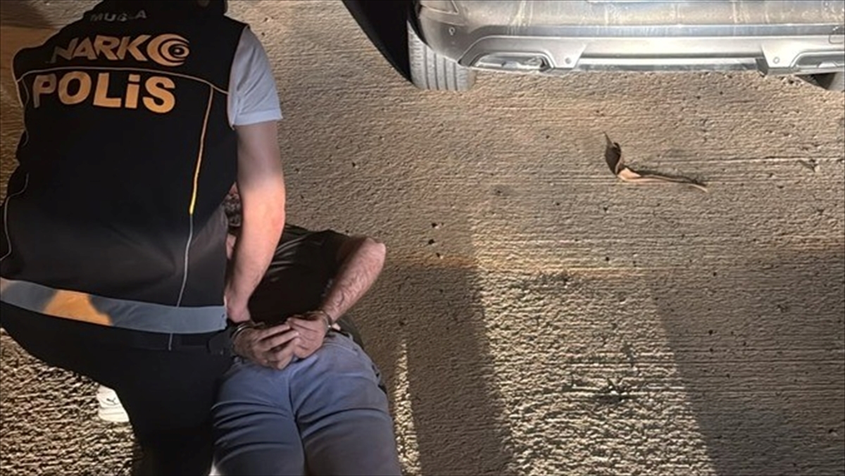 Muğla'nın Bodrum ilçesinde, uyuşturucu suçundan uluslararası seviyede kırmızı bültenle aranan