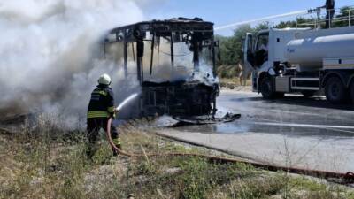 Eskişehir'in İnönü ilçesinde bir belediye otobüsü, seyir halindeyken çıkan yangın