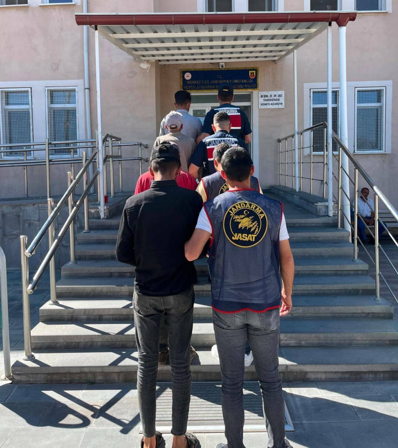 Niğde'de gübre hırsızlığı yapan 4 zanlı gözaltına alındı.
