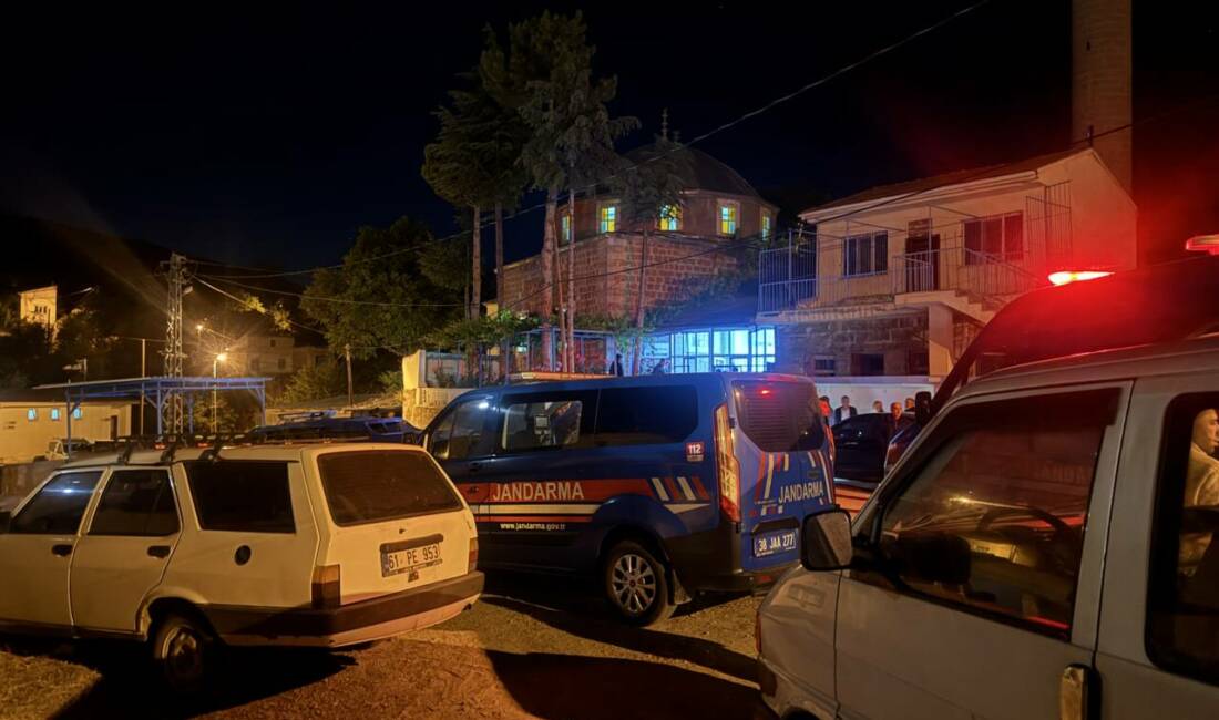 Kayseri'nin merkez Kocasinan ilçesinde cami avlusunda psikolojik rahatsızlığı olduğu ileri