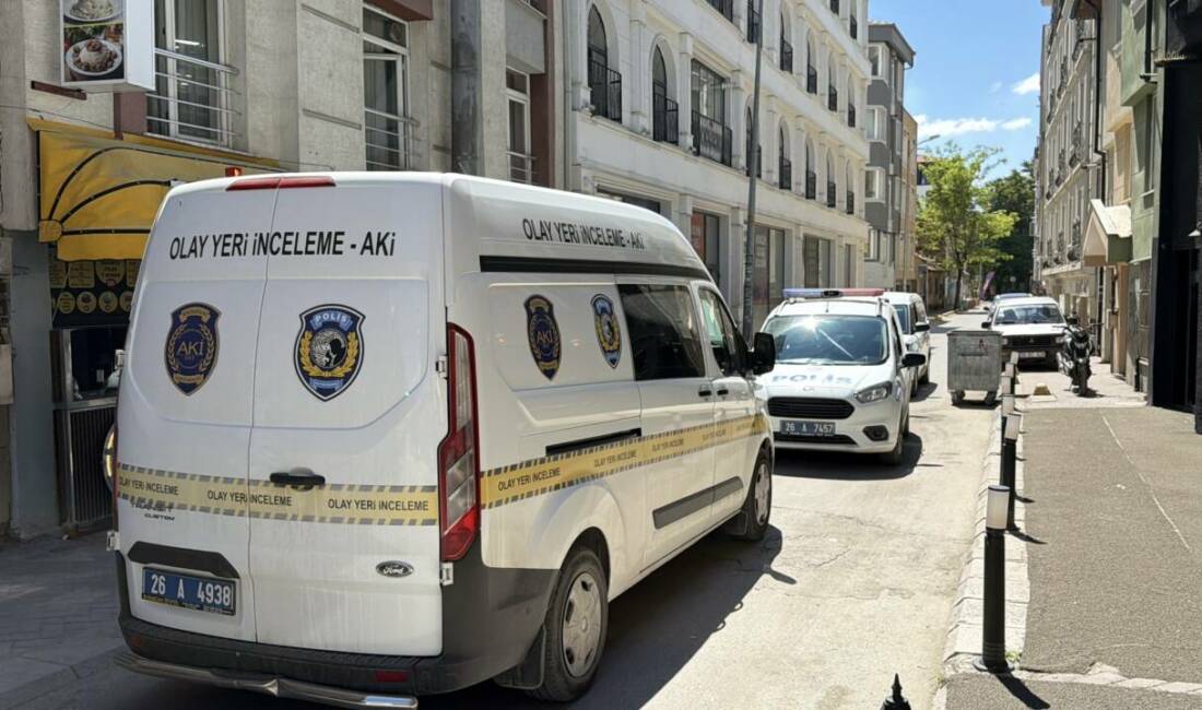Eskişehir'in Tepebaşı ilçesinde bir kişi konakladığı apart odasında ölü bulundu.