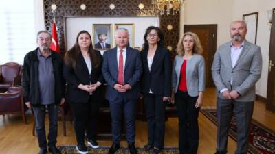 Atatürkçü Düşünce Derneği Aksaray Şubesi yönetimi, Vali Murat Duru’yu makamında