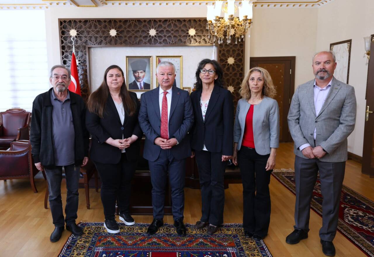 Atatürkçü Düşünce Derneği Aksaray Şubesi yönetimi, Vali Murat Duru’yu makamında