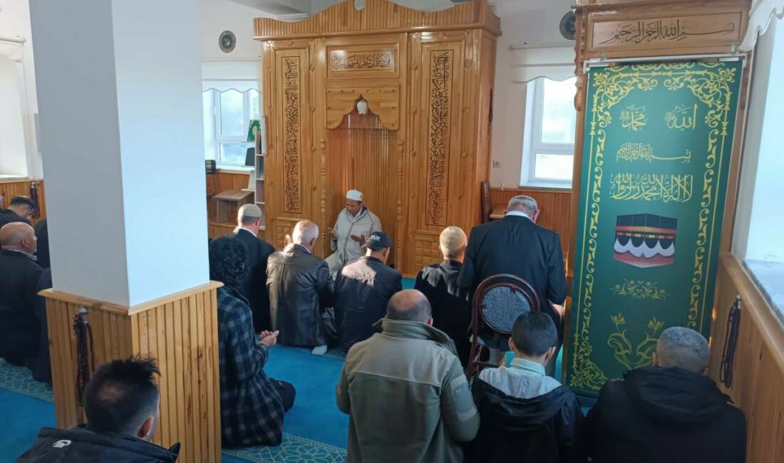 Ağaçören’de bayramda camiler dolup taştı Kurban Bayramı sabahında Ağaçören’de camiler doldu, vatandaşlar tekbirler ve dualar