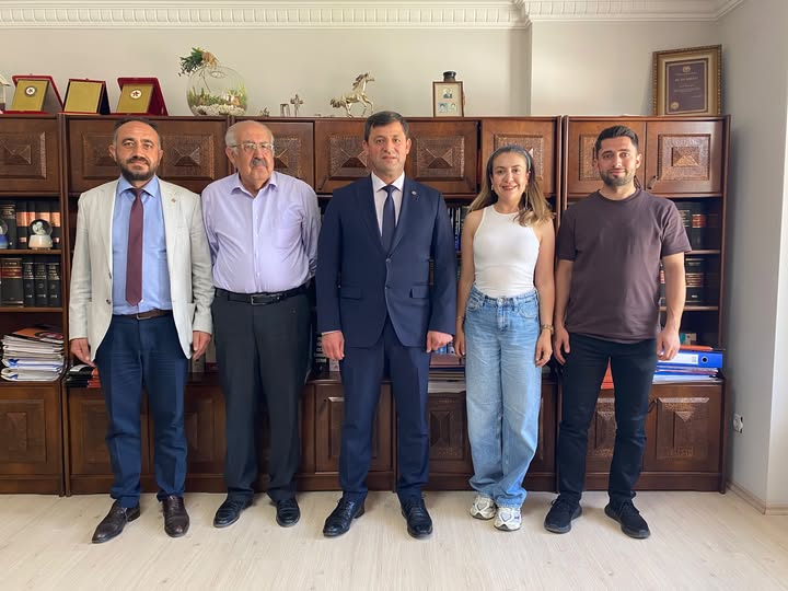 Baro yönetiminden meslektaşlara ziyaret Baro Başkanı Av. Erçin Mevlüt Düzgün ve yönetimi, meslektaşlarını ziyaret