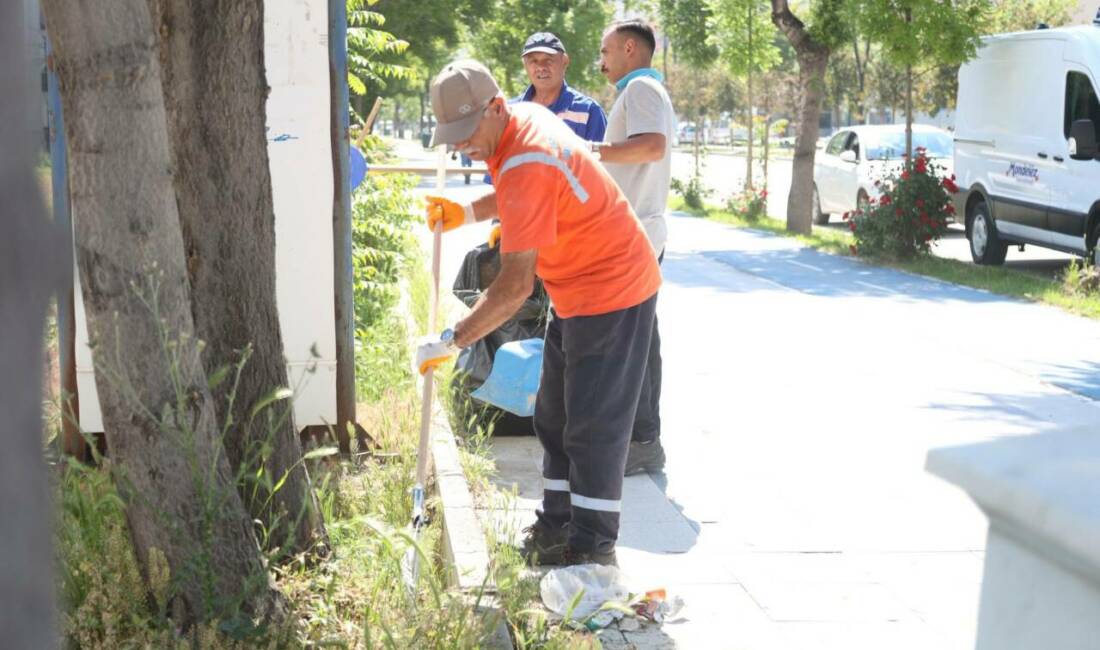 Aksaray’da temizlik seferberliği Taşpazar’da Aksaray Belediyesi ekipleri, Taşpazar Mahallesi’nde yürüttüğü temizlik çalışmalarıyla çevre bilincine