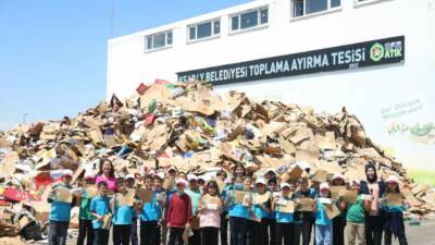 Aksaray Belediyesi, Emlak Kredi İlkokulu öğrencilerini geri dönüşüm tesisinde ağırlayarak