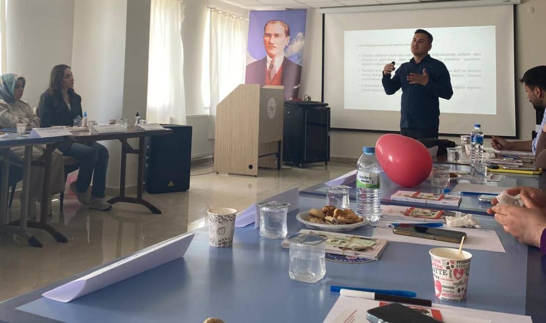 Aksaray’da düzenlenen eğitim programında, afet ve kriz durumlarında bireylere doğru