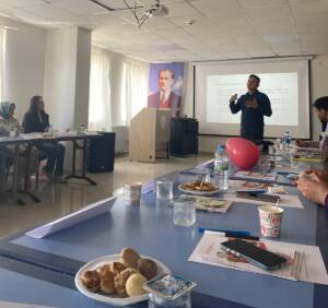 Aksaray’da düzenlenen eğitim programında, afet ve kriz durumlarında bireylere doğru