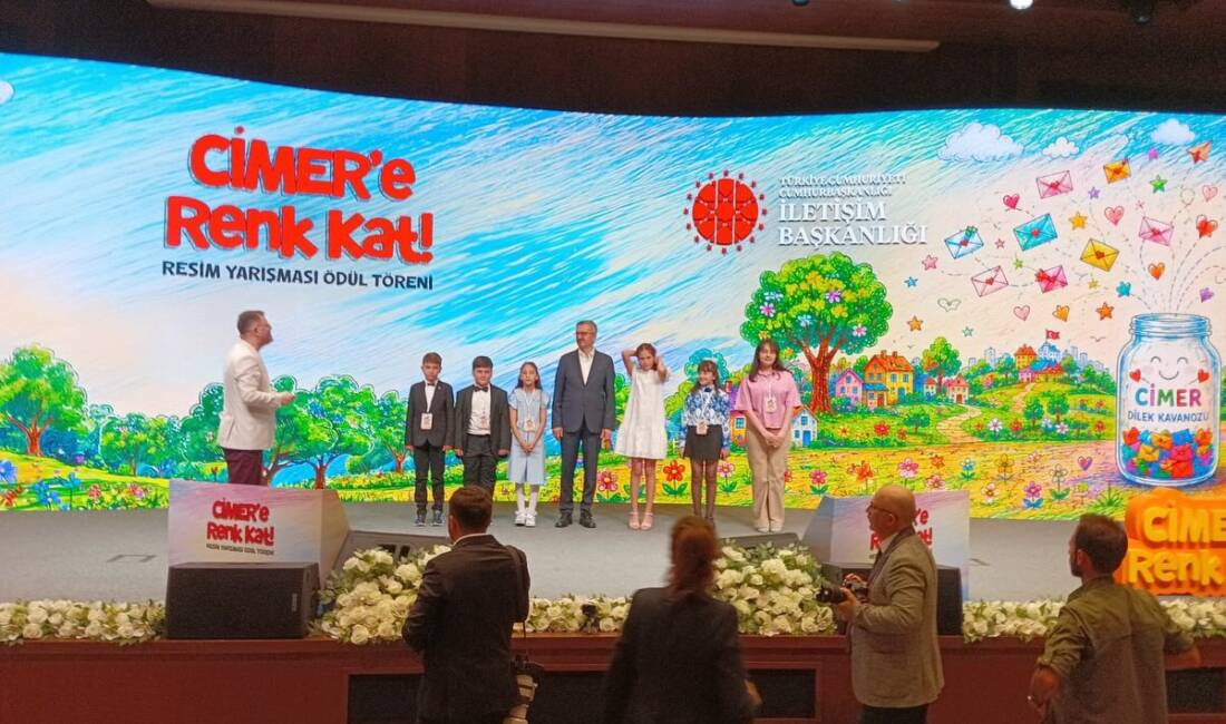 “CİMER’e Renk Kat” yarışmasında Türkiye derecesi elde eden Zeynep Çakır,