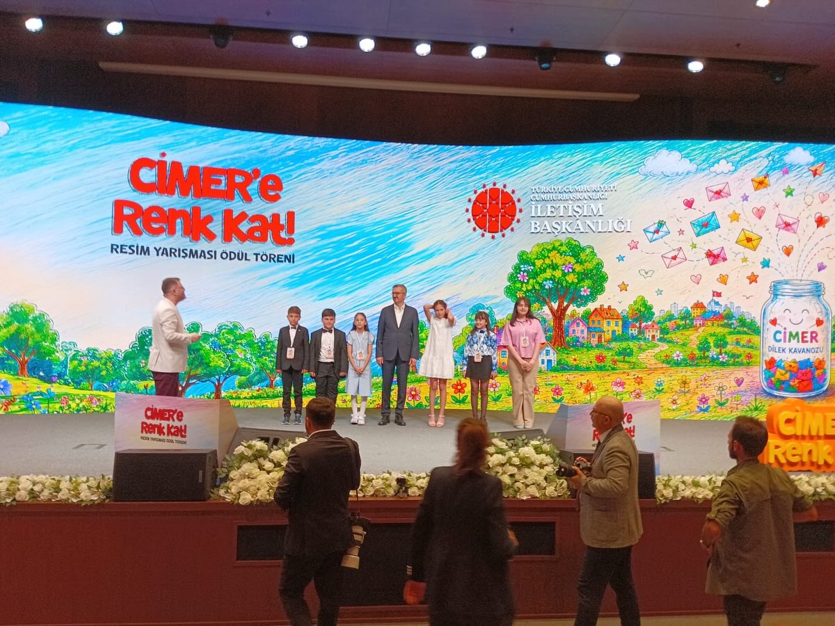 “CİMER’e Renk Kat” yarışmasında Türkiye derecesi elde eden Zeynep Çakır,