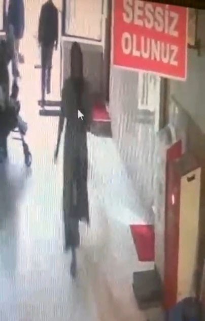 Eskişehir’de camiden çıkan ve bir süre yardım bahanesiyle eşlik ettiği