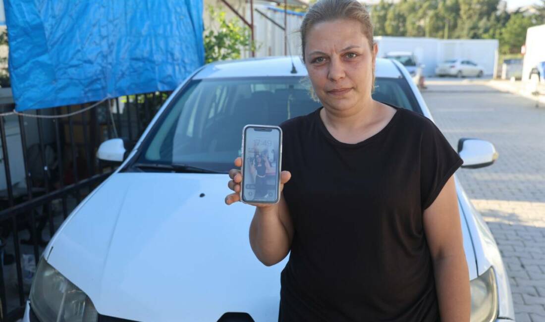 Hatay'da hava sıcak diye aracına aldığı yolcuların düşürdüğü cep telefonunun