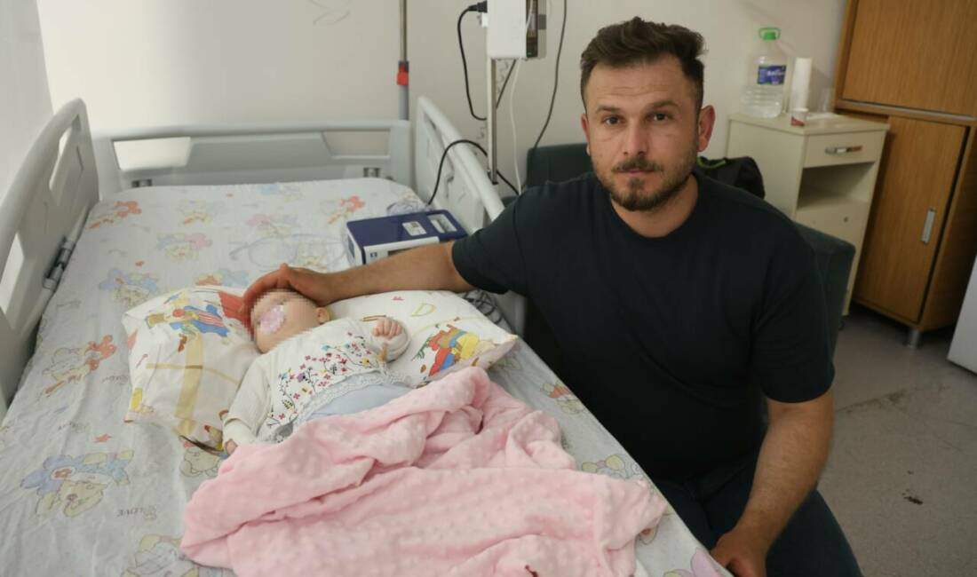 Hatay'da devlet hastanesinde görevli hemşire, serum çıkarma işlemi esnasında sargıyla