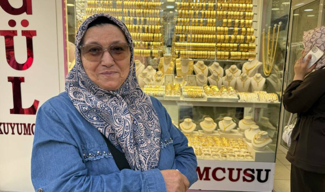 1 milyon 300 bin lira dolandırılmaktan kuyumcunun dikkati sayesinde kurtuldu Eskişehir'de kimliği belirsiz şahıslar tarafından telefonda "Fethullahçı Terör Örgütü'ne (FETÖ)