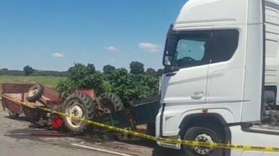 Kırklareli'nde tır ile traktörün karıştığı trafik kazasında ağır yaralanan traktör
