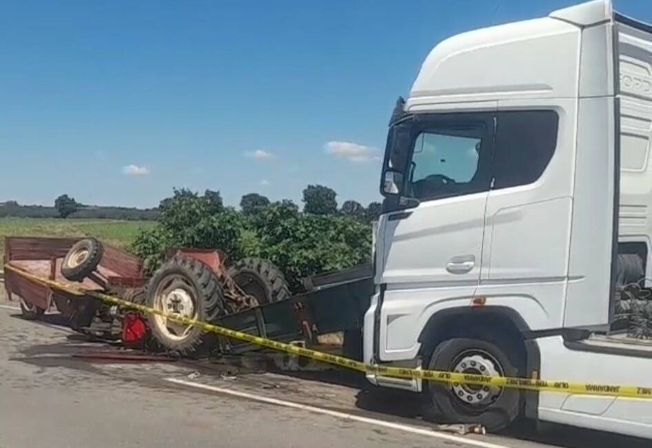 Tırın çarptığı traktörün sürücüsü hayatını kaybetti Kırklareli'nde tır ile traktörün karıştığı trafik kazasında ağır yaralanan traktör