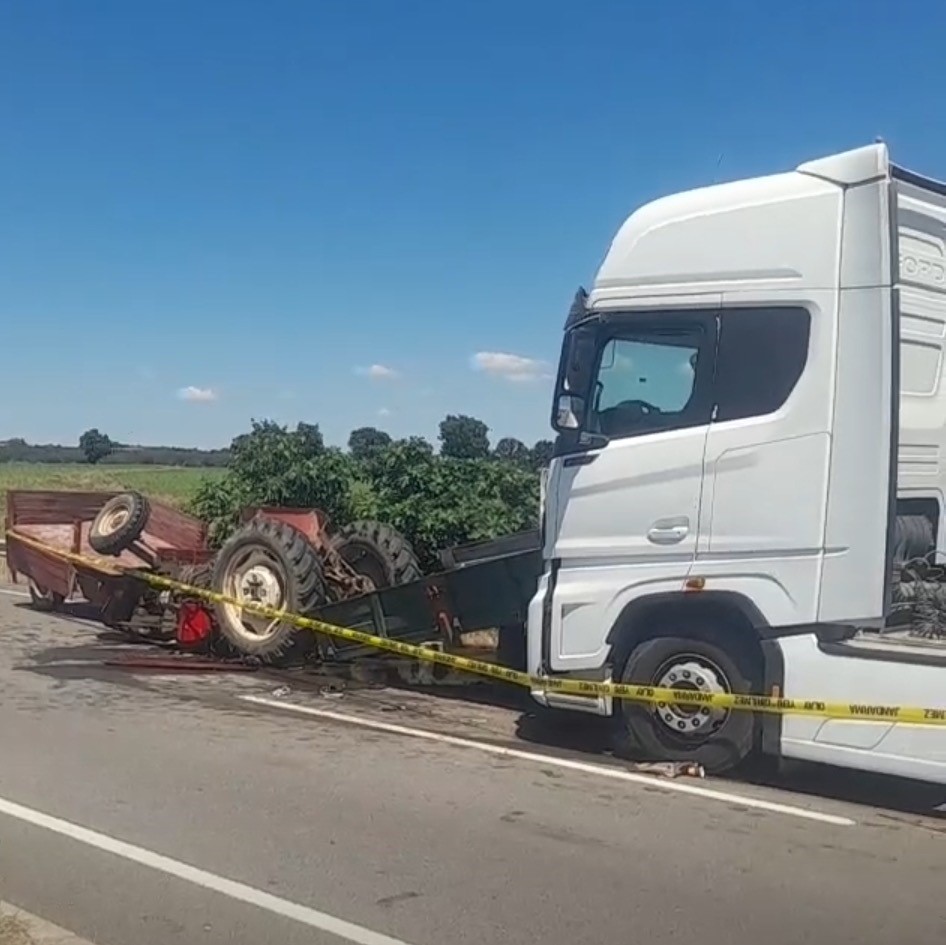 Kırklareli'nde tır ile traktörün karıştığı trafik kazasında ağır yaralanan traktör