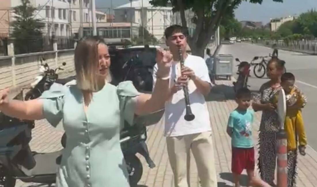 Davul zurnayla boşanmayı kutladı, lokma dağıttı! Balıkesir'in Gönen ilçesinde, anlaşmazlık nedeniyle açılan ve 5 yıldır devam