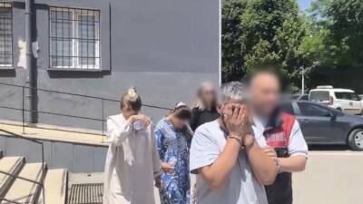 Bursa'da bir evden çaldıkları içerisinde yaklaşık 1 milyon 800 bin