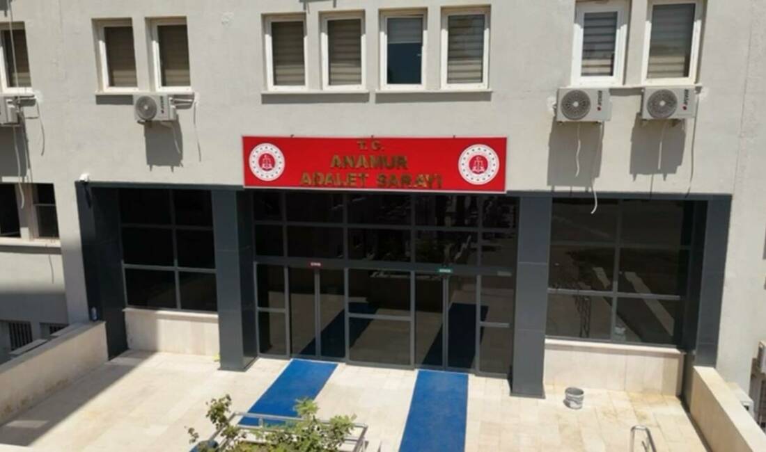 Yaşlı kadını bağlayıp gasp eden şüpheli kadın yakalanıp tutuklandı! Mersin'in Bozyazı ilçesinde girdiği evdeki yaşlı kadını bağlayıp ziynet eşyalarını