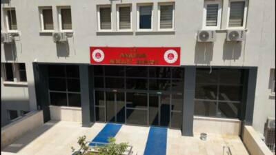 Mersin'in Bozyazı ilçesinde girdiği evdeki yaşlı kadını bağlayıp ziynet eşyalarını