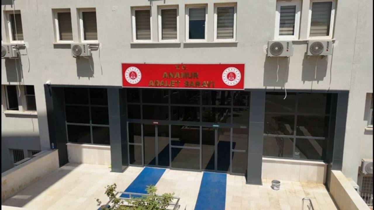 Mersin'in Bozyazı ilçesinde girdiği evdeki yaşlı kadını bağlayıp ziynet eşyalarını