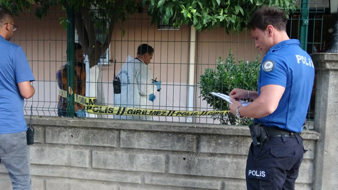 Antalya’da bir evin bahçesinde hareketsiz yatan Rus turistin hayatını kaybettiği