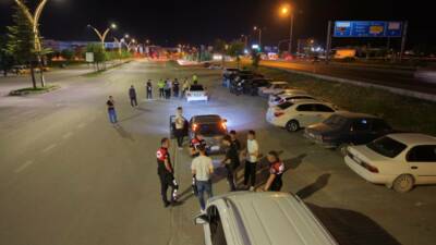  Aksaray polisi, gece yarısı şehir genelinde yaptığı şok uygulama ile
