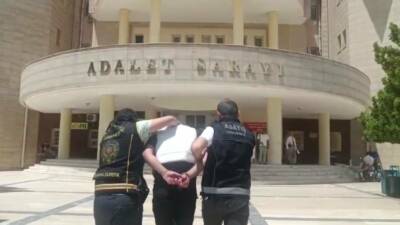  Şanlıurfa'da karısını boğarak öldürdükten sonra pencerenin demir korkuluklarına asarak intihar