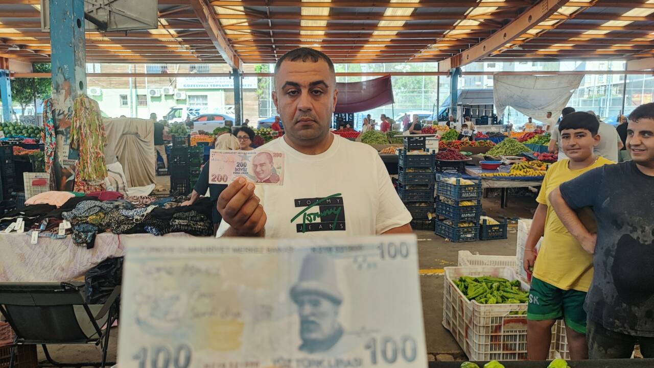 Adana'da semt pazarında kimliği henüz belirlenemeyen bir kişi, üzerine "Ömer,