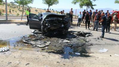 Şırnak'ta iki otomobilin kafa kafaya çarpıştığı trafik kazasında ağır yaralanan