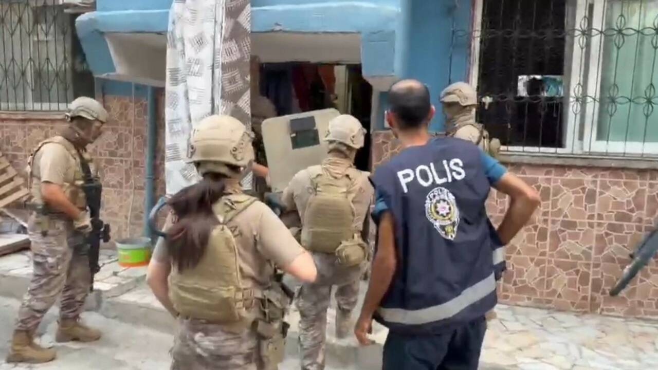 Mersin'in Erdemli ilçesinde bir şahıstan altın zincir ve 3 bin