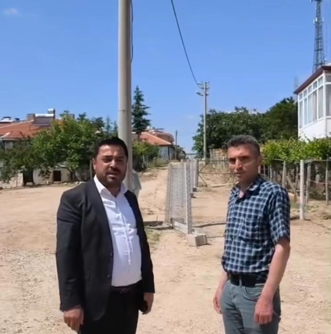 Ağaçören’de yürütülen yol düzenleme çalışmalarına katkı sağlamak amacıyla kendi arsasından