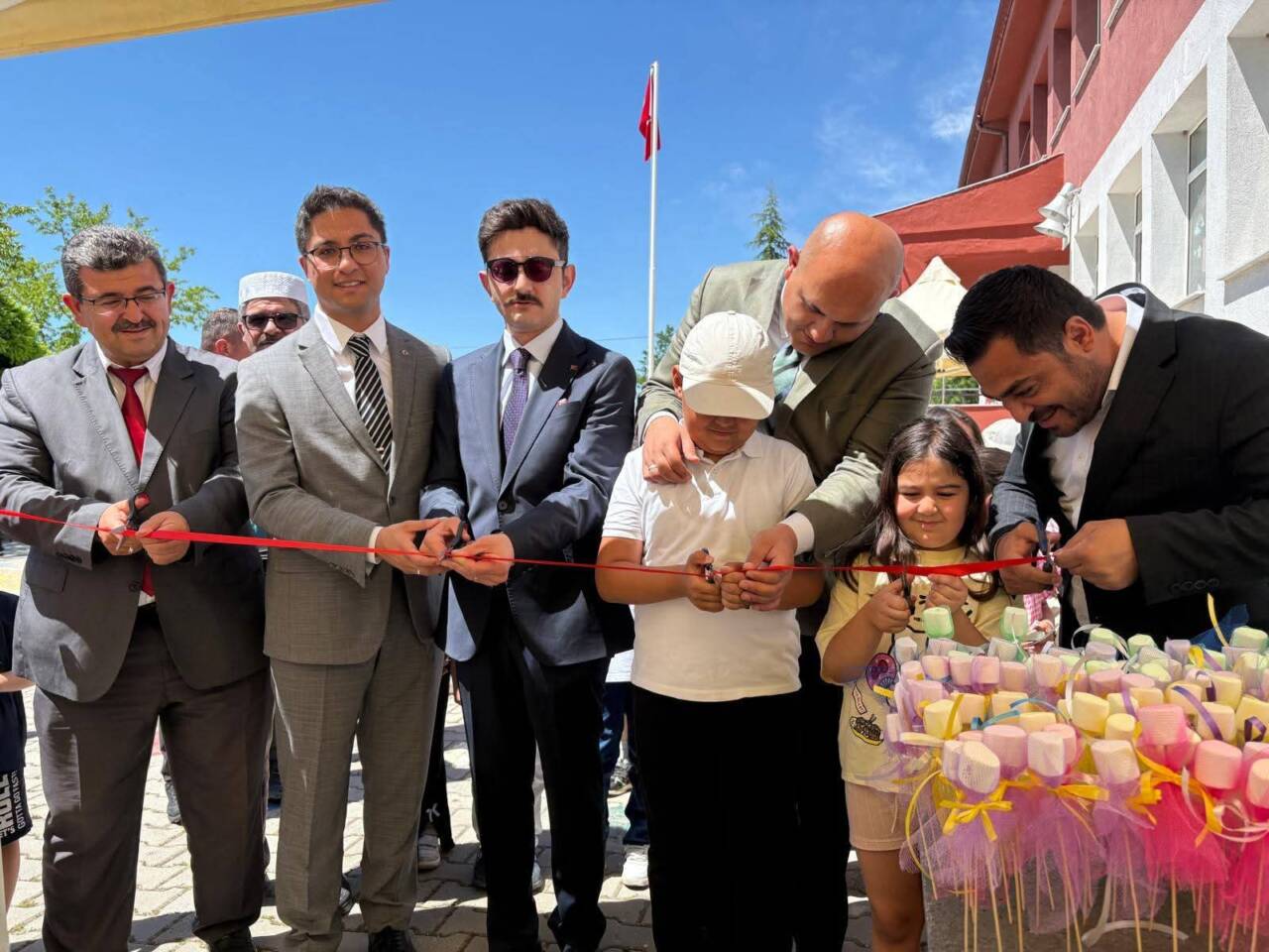 Ağaçören’de Şehit Tunahan Erbaşı İlkokulu tarafından düzenlenen kermes etkinliği, öğrenciler,