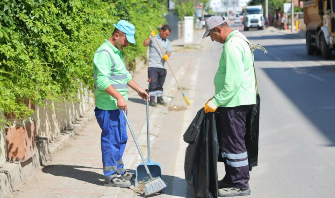 Aksaray Belediyesi, şehir estetiğini güçlendiriyor Aksaray Belediyesi, Hasas Mahallesi’nde yürüttüğü düzenli temizlik çalışmalarıyla çevre düzenini