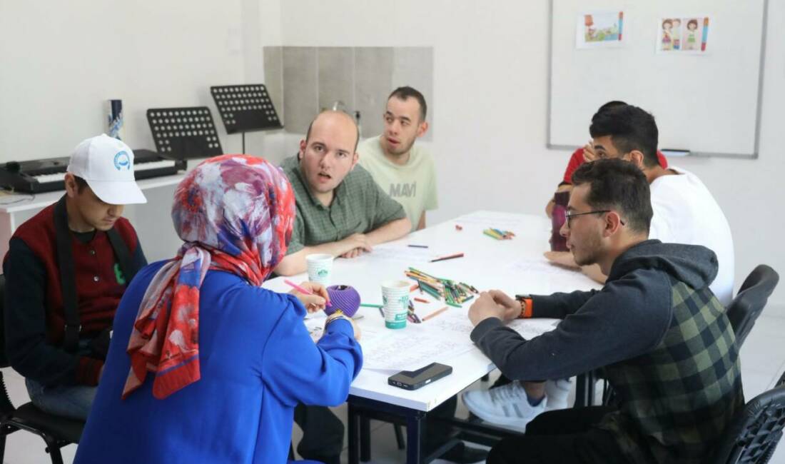 Aksaray Engelsiz Yaşam Merkezi umut oluyor Aksaray Belediyesi Engelsiz Yaşam Merkezi, özel bireyler için düzenlenen eğitim
