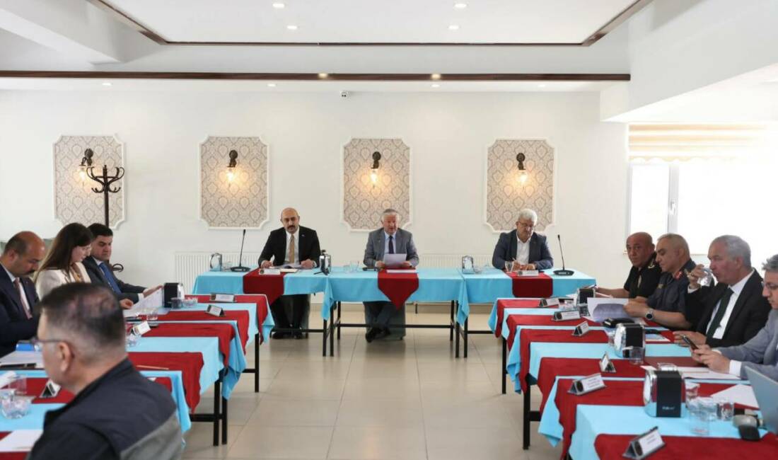 Mevsimlik tarım işçileri için kapsamlı değerlendirme toplantısı Aksaray’da mevsimlik tarım işçilerinin yaşam koşullarının iyileştirilmesine yönelik çalışmalar, Vali