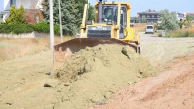 Aksaray Belediyesi, Cumhuriyet Mahallesi’nde yürüttüğü yol açım çalışmalarıyla ulaşımı daha