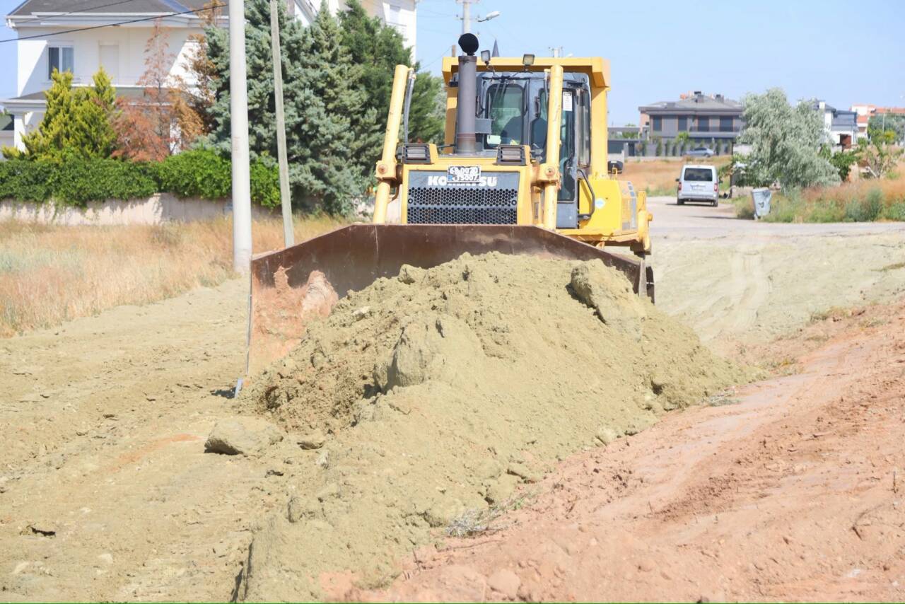 Aksaray Belediyesi, Cumhuriyet Mahallesi’nde yürüttüğü yol açım çalışmalarıyla ulaşımı daha