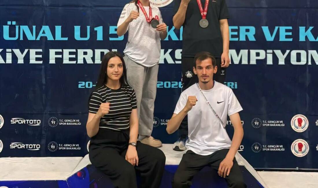 Aksaraylı Boksörlerden Türkiye Şampiyonası’nda çifte gümüş madalya Kayseri'de düzenlenen ve 970 sporcunun katıldığı Mustafa Ünal U-15 Türkiye