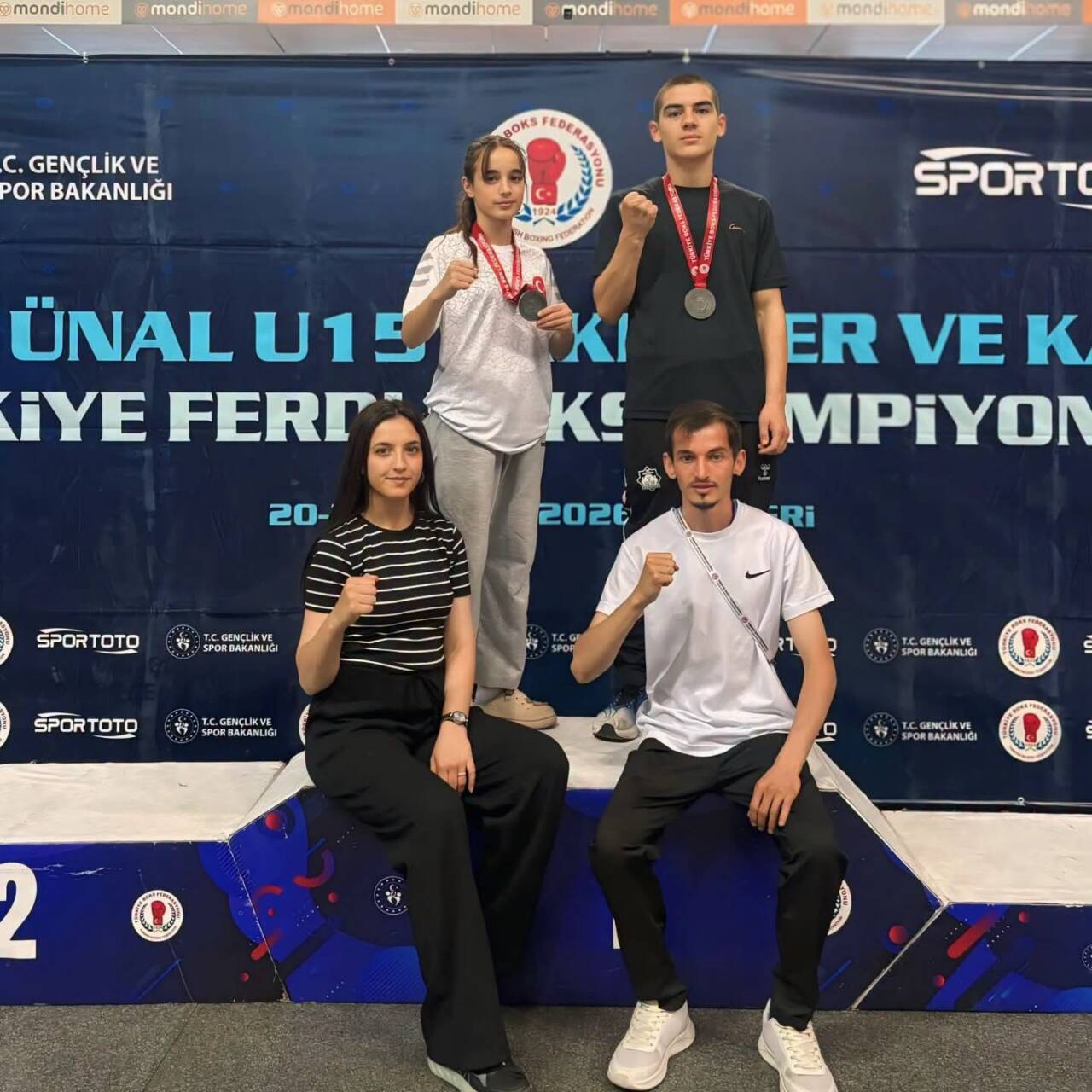Kayseri'de düzenlenen ve 970 sporcunun katıldığı Mustafa Ünal U-15 Türkiye