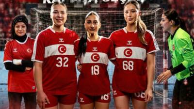 Aksaray Belediyespor Hentbol Takımı'nın milli sporcuları, Kurban Bayramı'nı ailelerinden uzakta