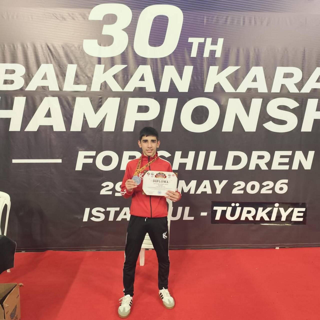 İstanbul’da 13 ülkenin katılımıyla düzenlenen Balkan Karate Şampiyonası’nda mücadele eden
